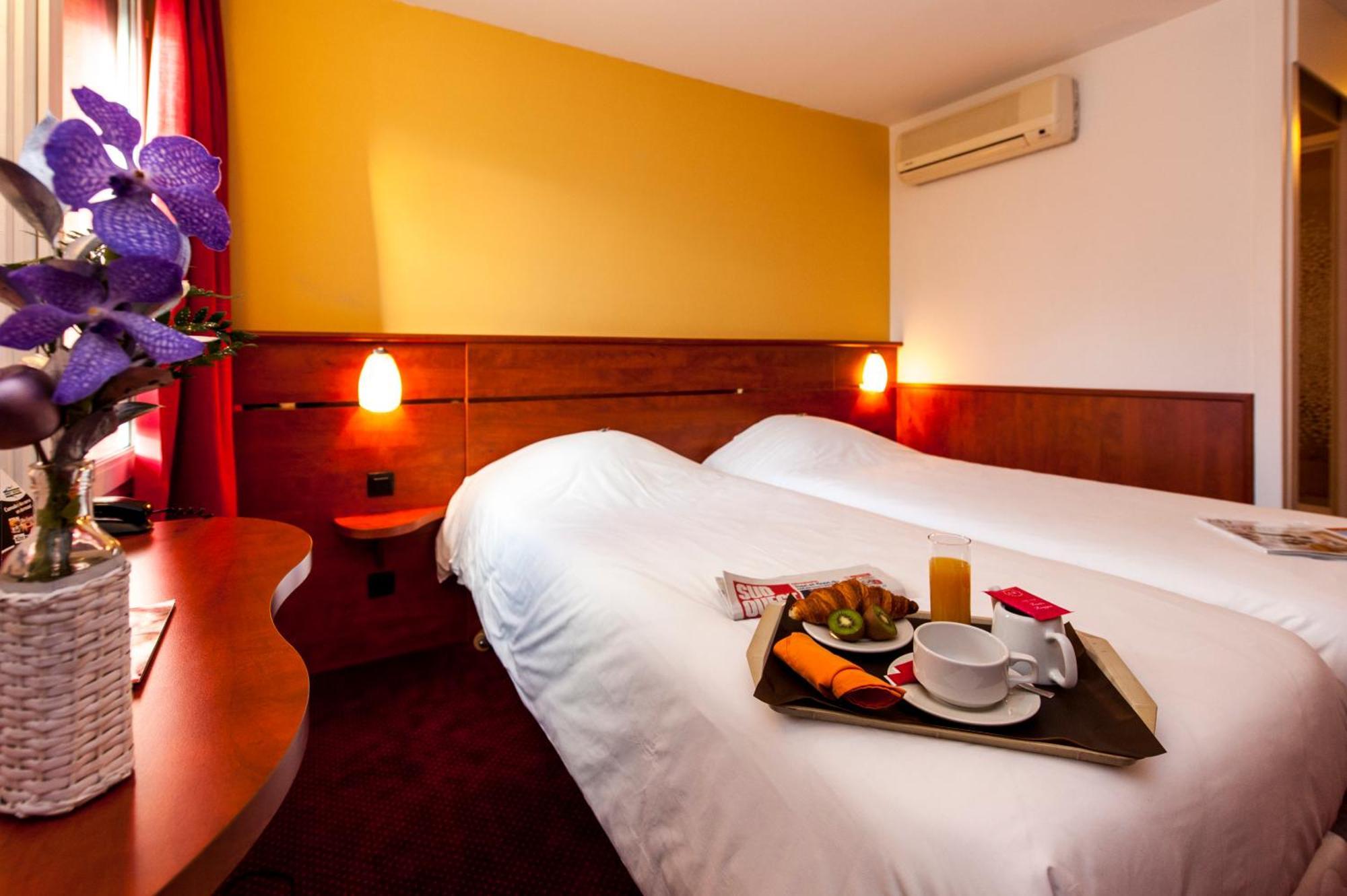 Brit Hotel Agen - L'Aquitaine Le Passage  Esterno foto