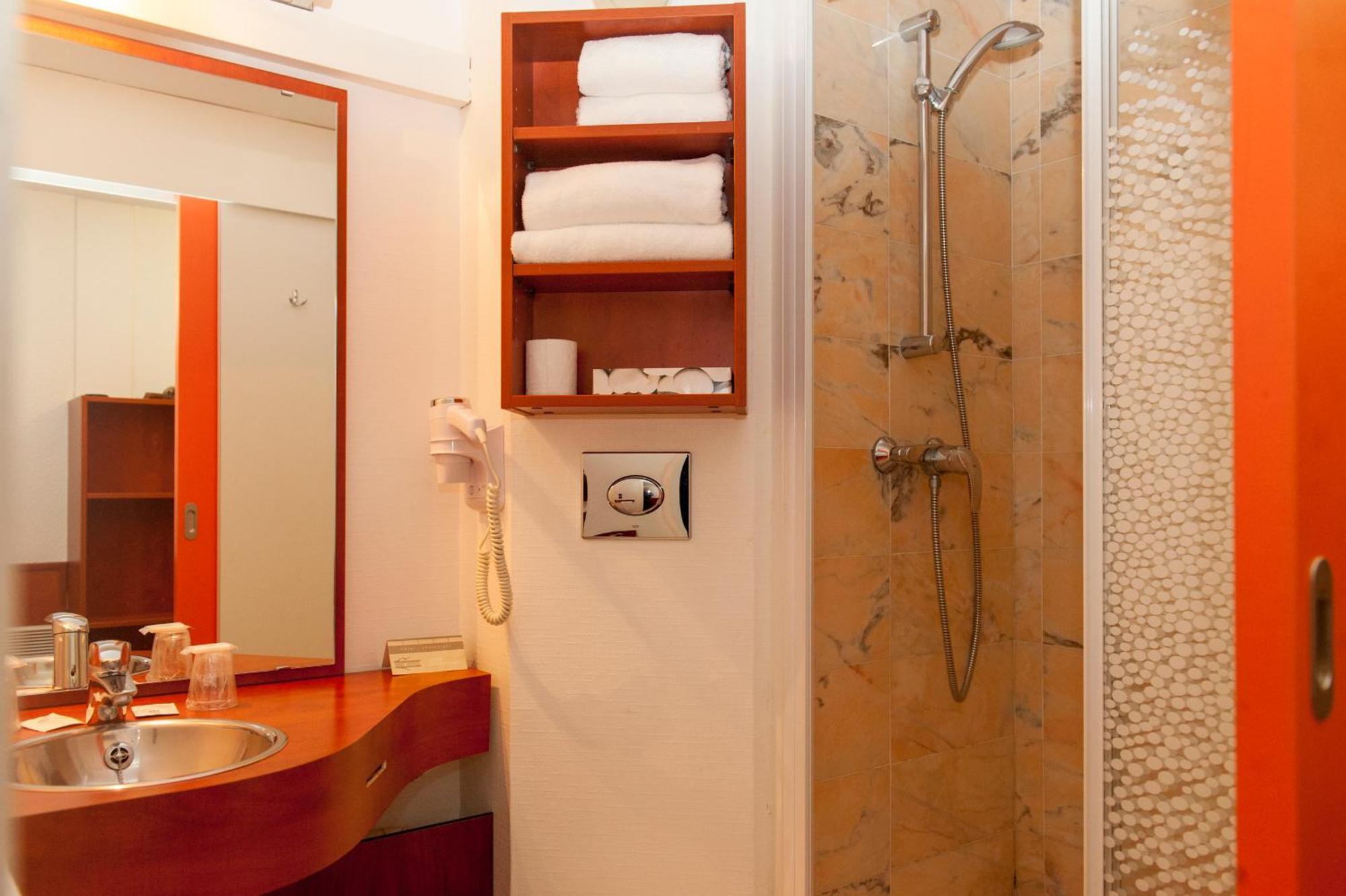 Brit Hotel Agen - L'Aquitaine Le Passage  Esterno foto